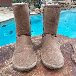BearPaw “Emma” Short Women’s Classic Winter Slip-On Boots in Hickory (TSE)